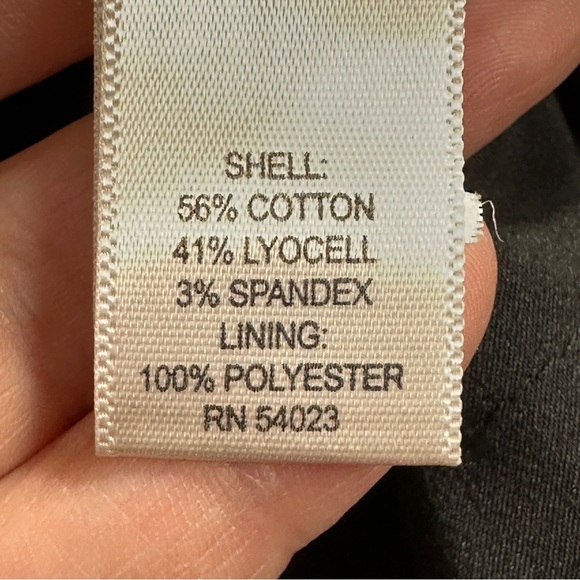 Banana Republic Stretch skirt, size 6, black scuba-type material, cotton blend - Picture 9 of 9